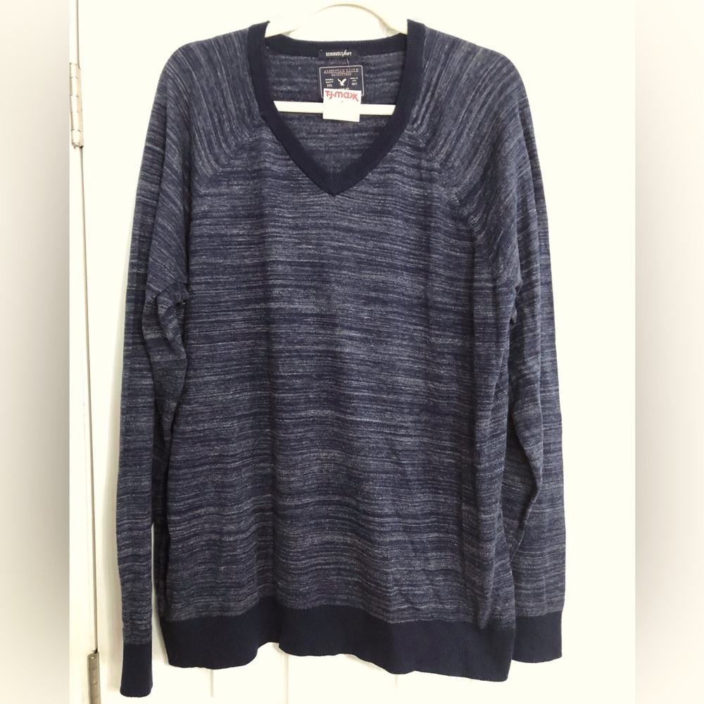 American Eagle seriously soft blue vneck sweater 
Lightweight NWT men’s size XXL